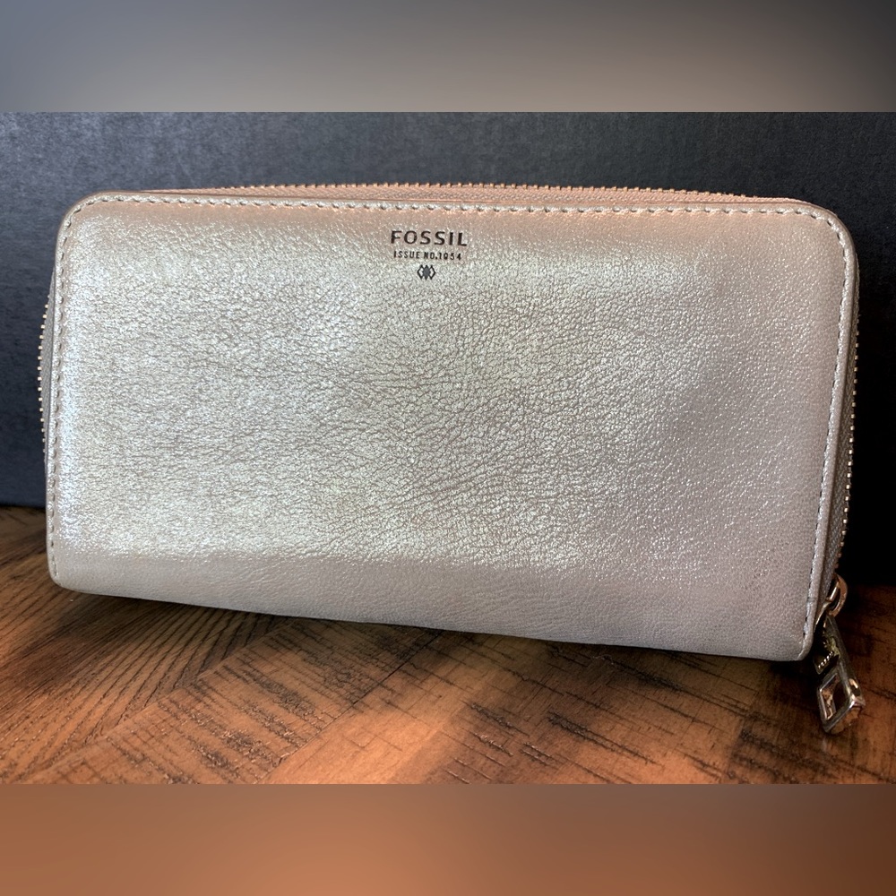 Fossil zip shimmer wallet